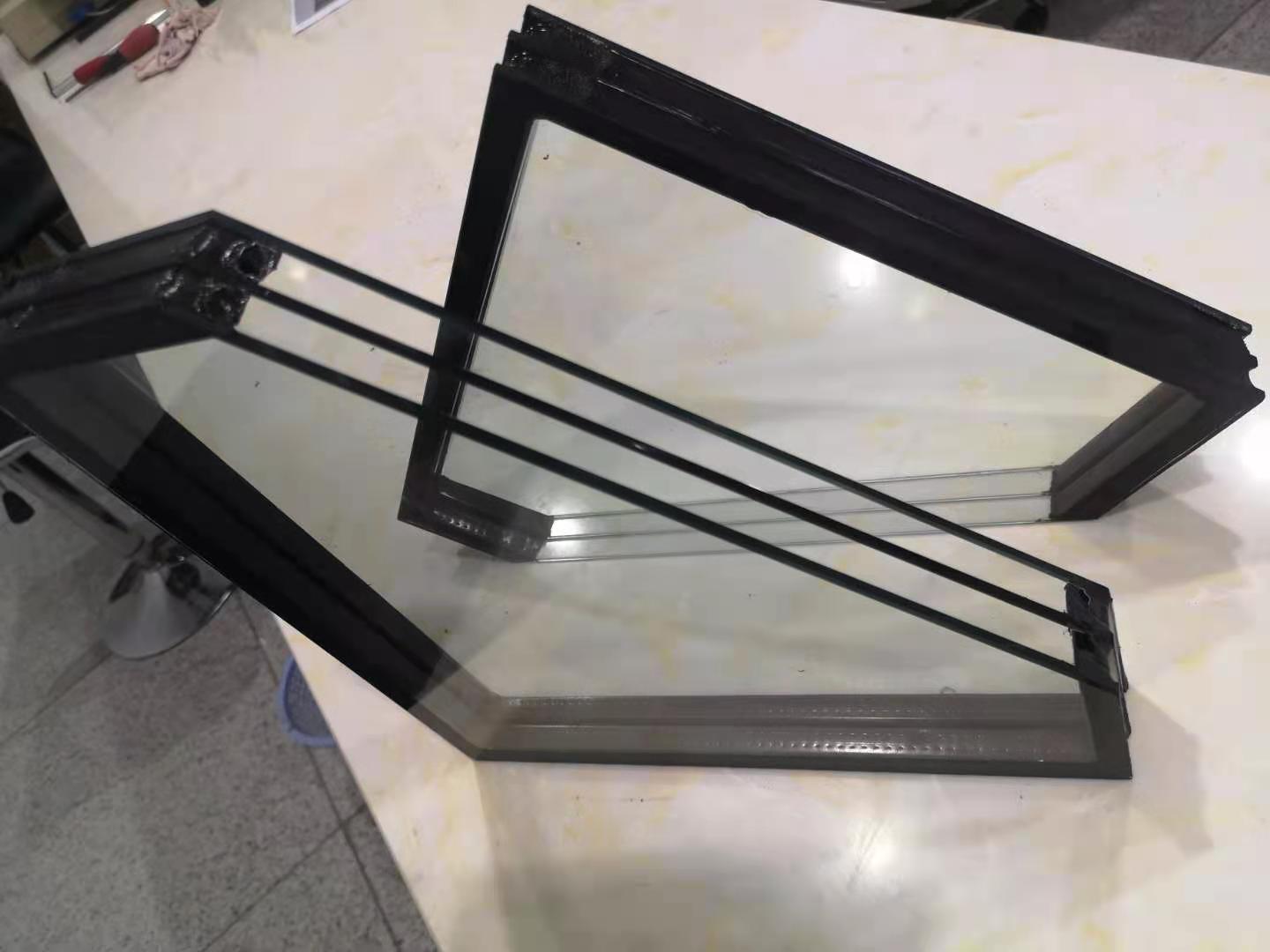 Three glass and two cavity insulated glass: the new favorite of modern architecture